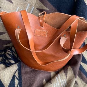 Bucket leather Cueropapel&tijera tote